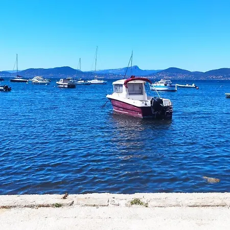 Maison De Pêcheur Les Pieds Dans L'eau Giens Hébergement de vacances Hyères